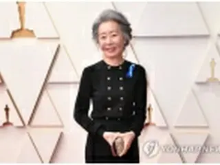 ［韓流］米アカデミー賞プレゼンターのユン・ヨジョン　手話で受賞者発表