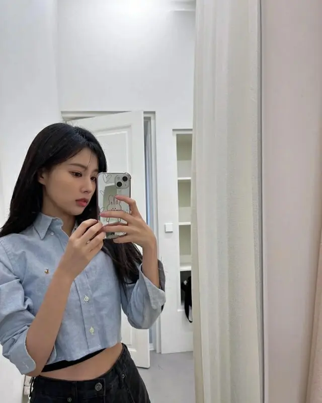 カン・ヘウォン（元IZ*ONE）、クォン・ウンビからの愛情攻撃に見せた反応「私ばっかり愛してるみたい」（画像提供:wowkorea）