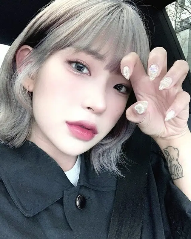 “故チェ・ジンシルさん娘”チェ・ジュンヒ、“19歳”で派手なネイルアート+タトゥーで圧倒的存在感（画像提供:wowkorea）