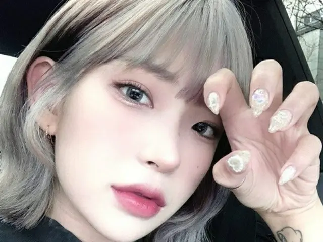 “故チェ・ジンシルさん娘”チェ・ジュンヒ、“19歳”で派手なネイルアート+タトゥーで圧倒的存在感（画像提供:wowkorea）