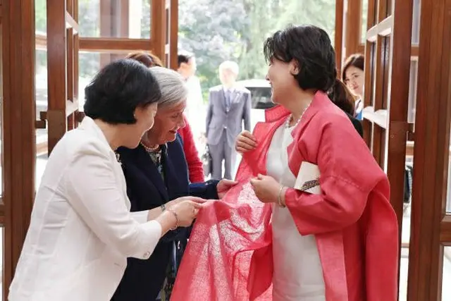 「大統領夫人の知人で有名デザイナーの娘が大統領府に勤務」報道に…大統領府「採用過程に問題なし」＝韓国（画像提供:wowkorea）
