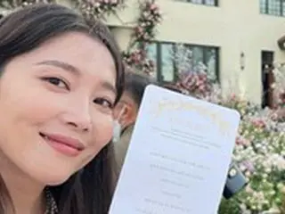 ヒョンビン＆ソン・イェジン結婚式に出席した女優オム・ジウォン、オ・ユナに「私の顔は保護して」