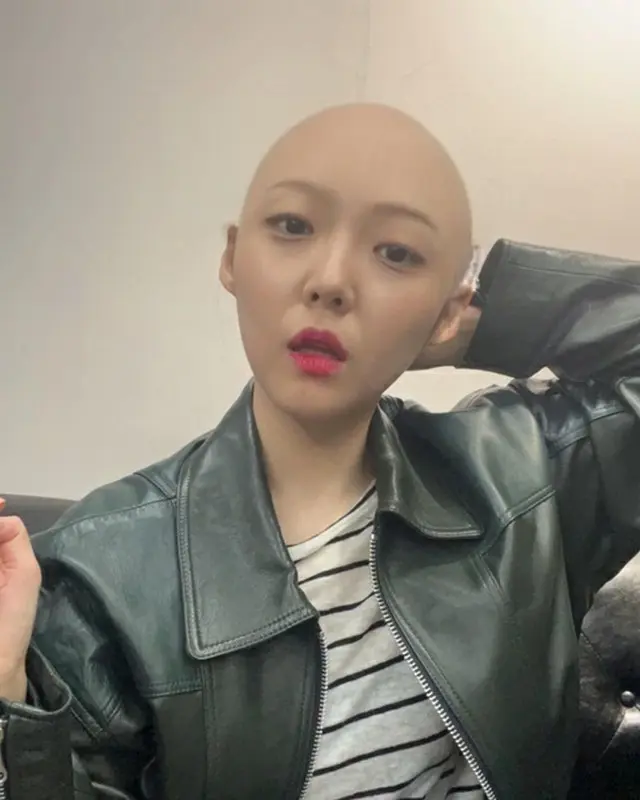 「miss A」ミン、丸坊主に変身した自撮り姿を公開（画像提供:wowkorea）