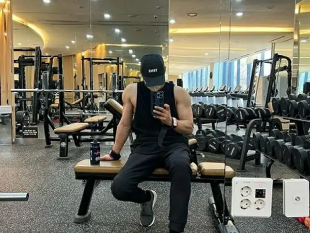 ”40歳”歌手ファン・チヨル、一層大きくなった肩の筋肉…自己管理の鬼（画像提供:wowkorea）