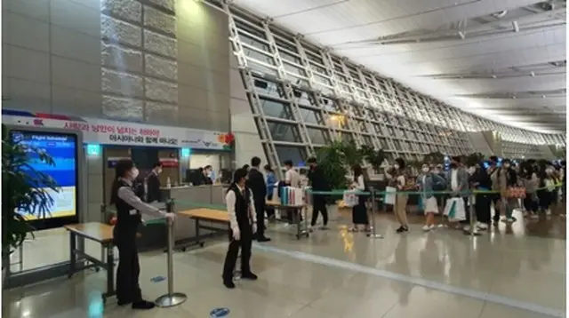 仁川国際空港の出発ロビー（仁川国際空港公社提供）＝（聯合ニュース）≪転載・転用禁止≫
