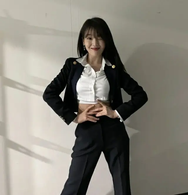 スンヒ（OH MY GIRL）、細すぎるウエスト…手でつかんでも余る細さに”驚き”（画像提供:wowkorea）