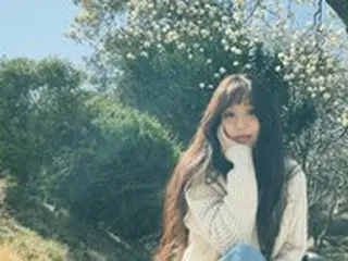 女優チョン・リョウォン、春の暖かい日差しを浴びながら花見を満喫…日常を共有