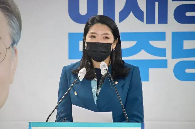 申賢榮、共に民主党議員（右）（画像提供:wowkorea）