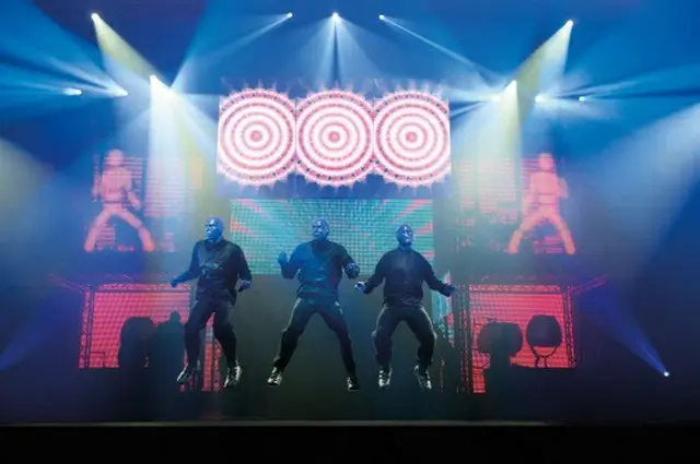 どの世代でも楽しめるパフォーマンスショー「BLUE MAN GROUP」が訪韓（画像提供:wowkorea）