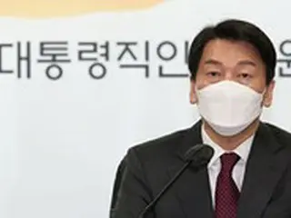 市場の商人たちとの懇談会を行った安哲秀政権引継ぎ委員会委員長「市長の声を反映し、完全な損失補償を用意する」＝韓国