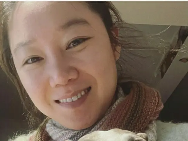 “10歳年下”歌手ケビン・オーとの交際認めた女優コン・ヒョジン、愛犬との2ショットで近況報告（画像提供:wowkorea）