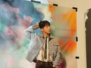 俳優ナム・ジュヒョク、彼氏感あふれるビジュアル…脚の長さだけでも2mありそうなフィジカルに胸キュン