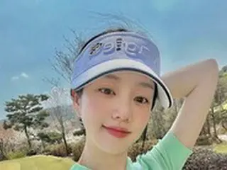 女優イ・ユビ、ゴルフ場に現れた妖精… 肌はどうですか？