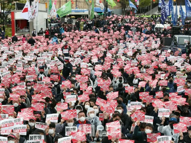 ソウル都心で大規模な違法集会…警察、全国民主労働組合総連盟と全国農民会総連盟に対し捜査に着手＝韓国報道（画像提供:wowkorea）