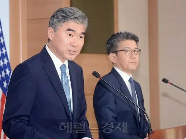 米国務省のソン・キム対北特別代表（左）（画像提供:wowkorea）