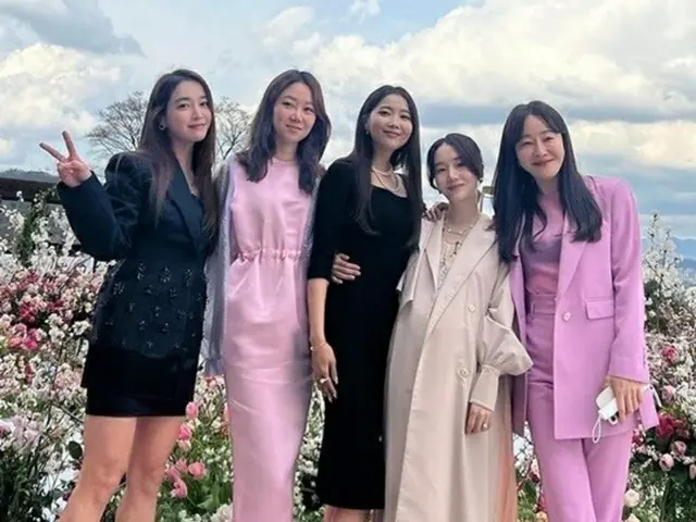 左からイ・ミンジョン、コン・ヒョジン、オ・ユナ、イ・ジョンヒョン、オム・ジウォン（画像提供:wowkorea）