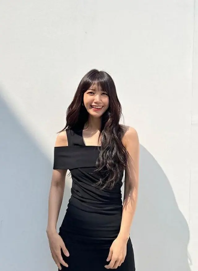「Apink」チョン・ウンジ、タイトなワンピースで抜群のスタイルを披露（画像提供:wowkorea）