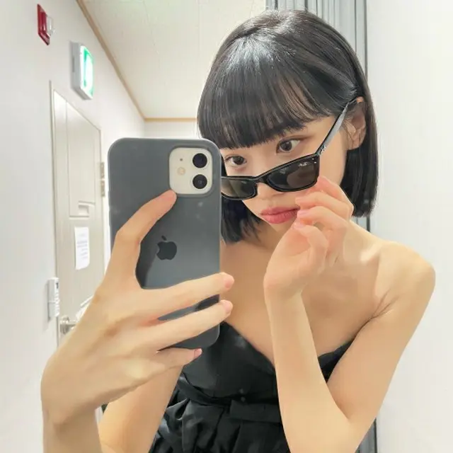 5月再デビュー「LE SSERAFIM」キム・チェウォン、痩せた肩と腕の極細スタイル（画像提供:wowkorea）