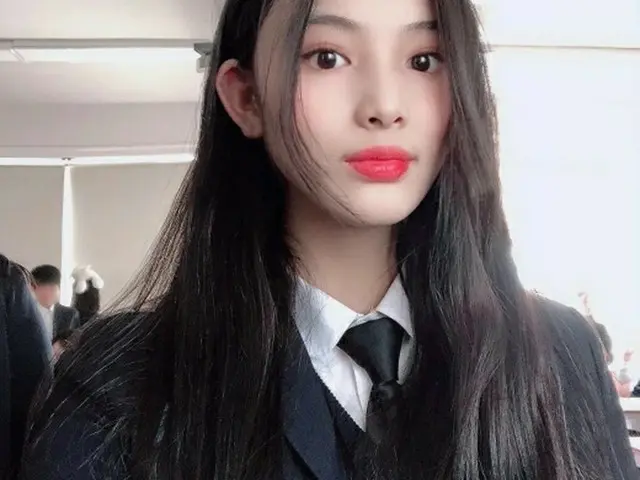 ジニ（NMIXX）、”中学生の時の制服写真…”成長してJYPのガールズグループに（画像提供:wowkorea）