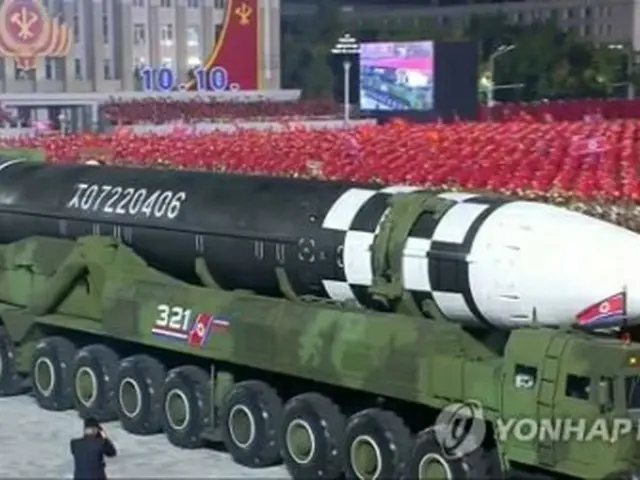 2020年10月、北朝鮮の朝鮮中央テレビが放映した閲兵式に登場したICBM＝（聯合ニュース）≪転載・転用禁止≫