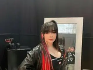 BOM（2NE1）、グラマラスな魅力を発散「楽しかったコーチェラ」…完全体ステージのバックヤードでのショット公開