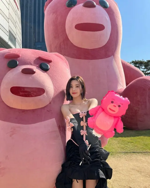 クォン・ウンビ(元IZ*ONE）、話題の「ベリークマ」と一緒に記念撮影…キュートな美貌を披露（画像提供:wowkorea）