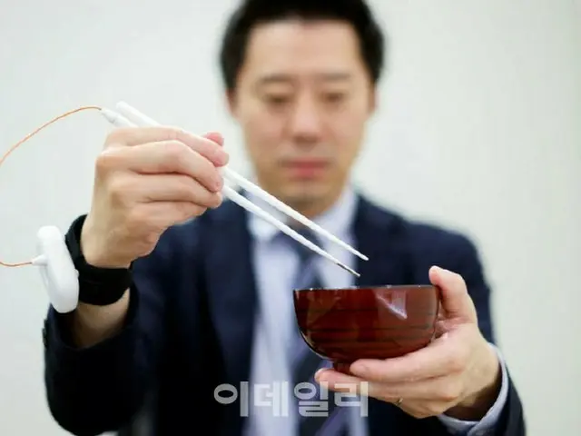 日本で大学教授が塩分を増強する“電気箸”を発明＝韓国報道（画像提供:wowkorea）