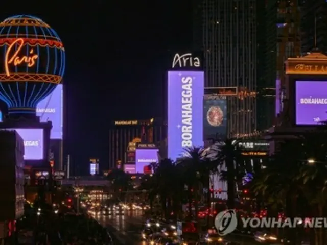 ＢＴＳを象徴する紫色で彩られたラスベガス市内（ＨＹＢＥ提供）＝（聯合ニュース）≪転載・転用禁止≫
