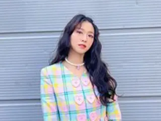 ソリョン（AOA）、パープルのアイシャドーが映える…人形のような美貌とスタイル