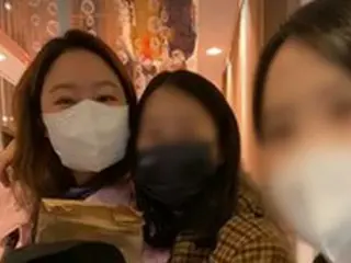 女優コン・ヒョジン、地球もハートで服もラブリーピンク…人生も春！