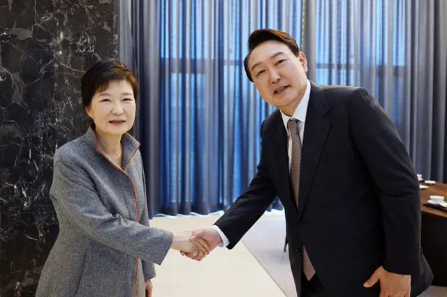 朴槿恵朴槿恵氏、尹錫悦次期大統領の就任式に出席へ…文大統領と6年7か月ぶりに面会（画像提供:wowkorea）