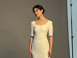 女優ハン・ヒョジュ、真っ白なドレスも韓服もよく似合う…「クレイジー衣装着こなし力」