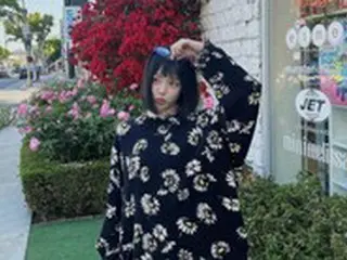 女優イ・ユビ、米国でノーマスク旅行…母キョン・ミリとそっくりな美貌