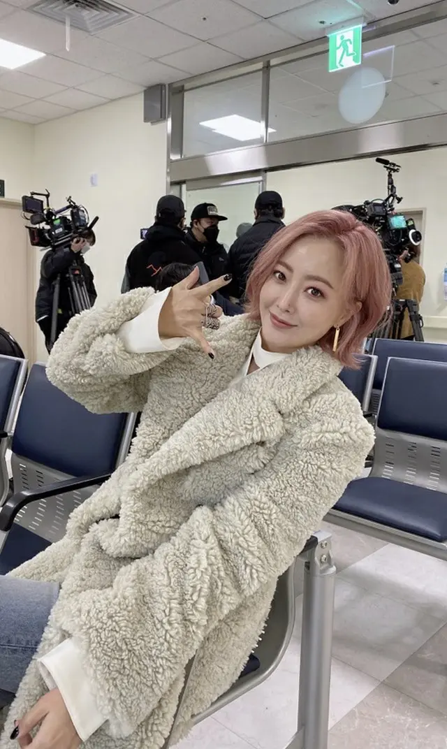 女優キム・ヒソン、ピンクヘアも上品に…これがまさに「名品美貌」（画像提供:wowkorea）