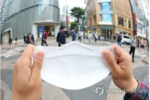 屋外でのマスク着用は個々人の判断に委ねられる（資料写真）＝（聯合ニュース）