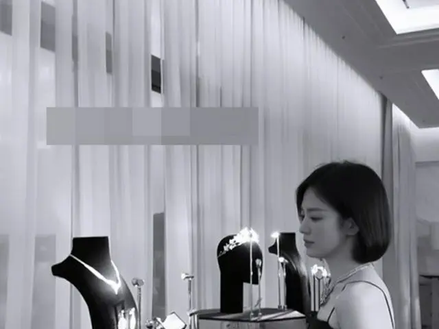 ソン・ヘギョ、ドレスを着たお姫様？映画のワンシーンのような華やかなビジュアル（画像提供:wowkorea）