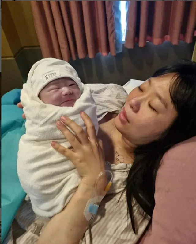 コメディアンのチョン・ジュリ、4人目の子供を出産…”スペシャルなママ”（画像提供:wowkorea）