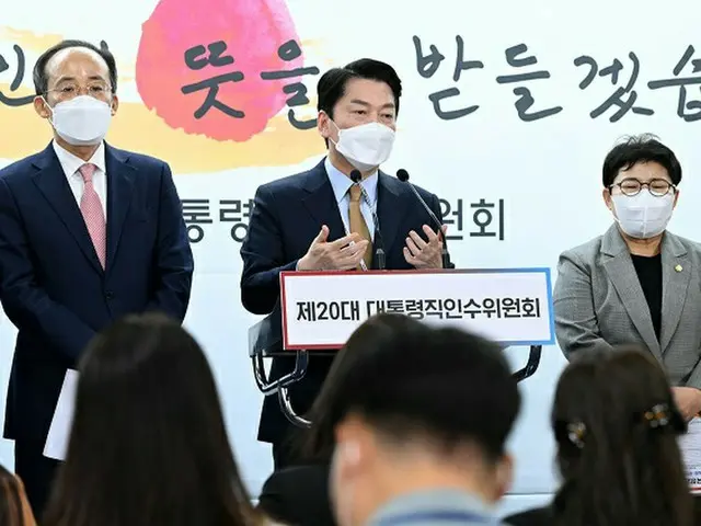 韓国の安哲秀 政権引き継ぎ委員長が3日、国政課題を発表後、取材陣の質疑に答えている様子（画像提供:wowkorea）