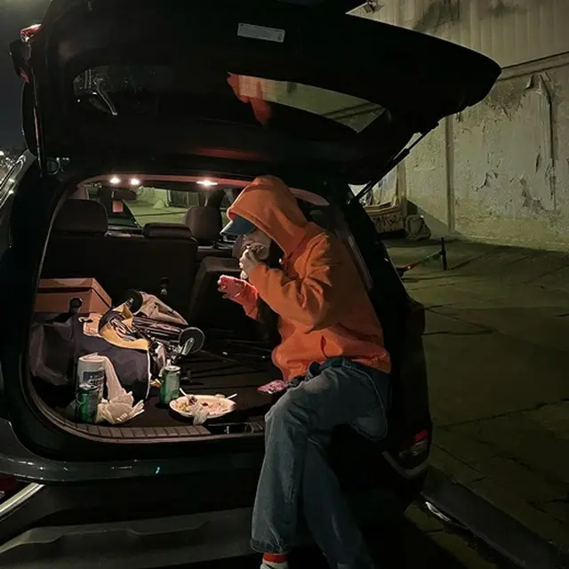 ソン・ナウン（元Apink）、なぜ車のトランクでご飯を？1（画像提供:wowkorea）