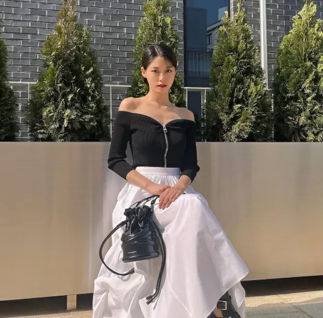 ソリョン（AOA）、ジッパーどこまで下げるの？「ギリギリ」のオフショルダー（画像提供:wowkorea）