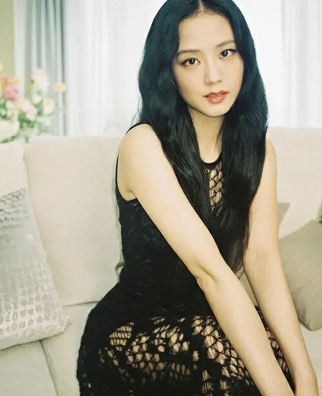 「BLACKPINK」JISOO、レースのブラックワンピースで優雅な美貌「お姫様みたい」（画像提供:wowkorea）