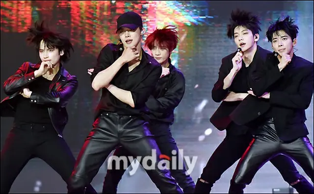 「TXT」4thミニアルバムショーケースでパワフルなステージを披露（画像提供:wowkorea）