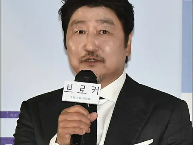 俳優ソン・ガンホ、故カン・スヨンさんを追慕「先輩のご冥福をお祈りする」＝映画「ブローカー」制作報告会（画像提供:wowkorea）