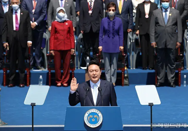 韓国の尹錫悦大統領が就任式で宣誓している様子（画像提供:wowkorea）