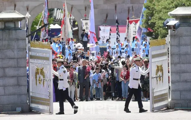 大きく門開いた青瓦台…市民の公園に＝韓国（画像提供:wowkorea）