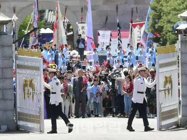 大きく門開いた青瓦台…市民の公園に＝韓国（画像提供:wowkorea）