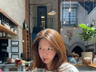 「少女時代」スヨン、大胆なデザインのワンピースで脇腹チラ見せ…清純＆セクシー
