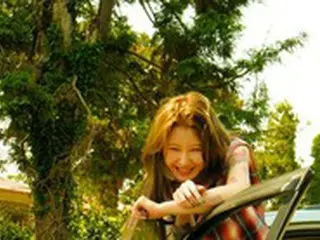 歌手ペク・イェリン「腕いっぱいに咲いた花」…タトゥーがよく似合う女神