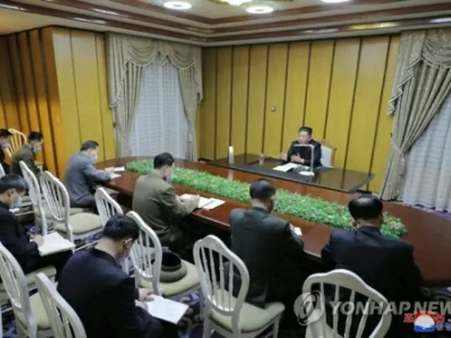 朝鮮中央通信は13日、金正恩氏が前日に国家非常防疫司令部を訪れ、新型コロナ防疫に関する報告を受けたと伝えた＝（朝鮮中央通信＝聯合ニュース）≪転載・転用禁止≫