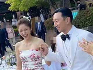 歌手ソン・ダムビ、結婚式で幸せな笑み…「世界で一番きれいで美しい日」